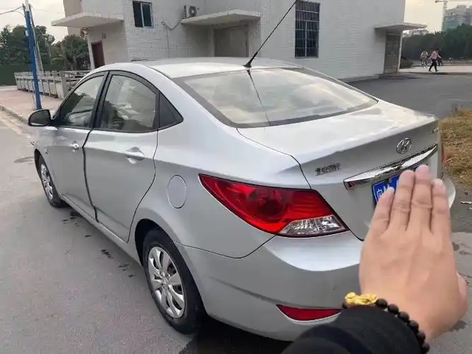 广州抵押车13年现代瑞纳出售