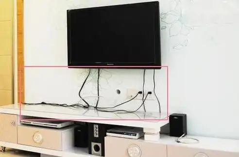 比如说在装修自己家电视背景墙的时候,把所有的电线放进管道里面,这样