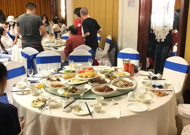 本端报道后,婚宴浪费的少了,主动光盘的多了|婚礼|酒店|酒席_网易订阅