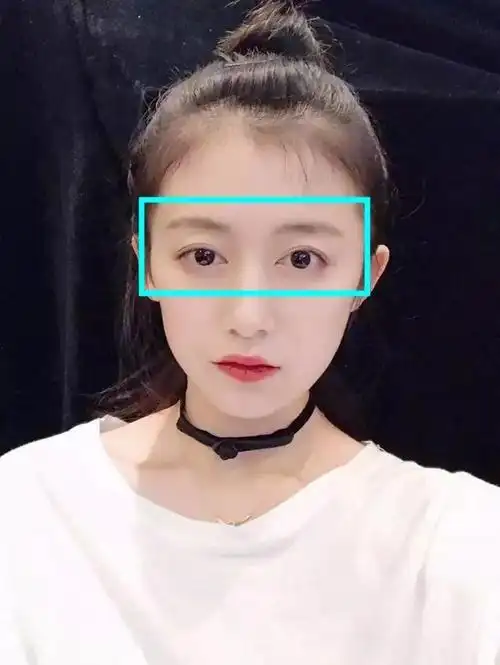 "李诞女朋友"这个标签,是她当网红最成功的人设