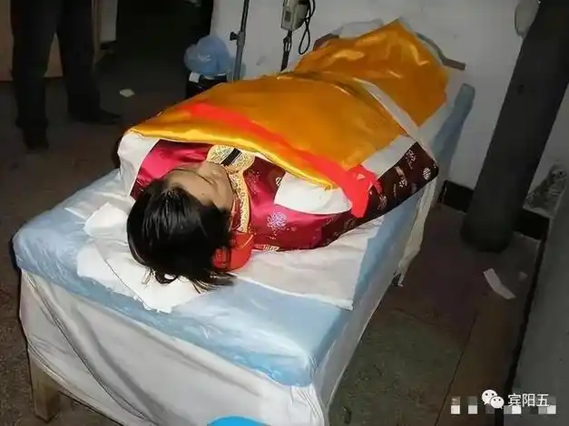 年轻女子车祸身亡,在殡仪馆遭侮辱,引发公愤|遗体|尸体|殡葬|林场深处