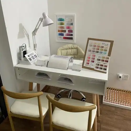 一个人的美甲工作室