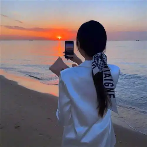 背影头像女高级感小众真人图片