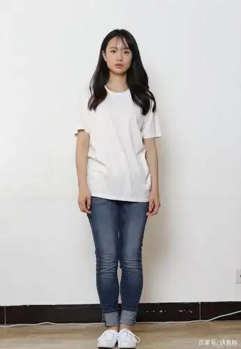 演员李梦高清无修复原生态定妆照及杂志写真精选,厚厚嘴唇是亮点