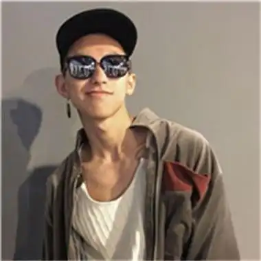 标签:男生头像,霸气,帅哥,戴墨镜