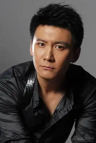 明星全接触 > 正文  新浪娱乐讯 近日,影视演员赵峥受邀为某时尚杂志