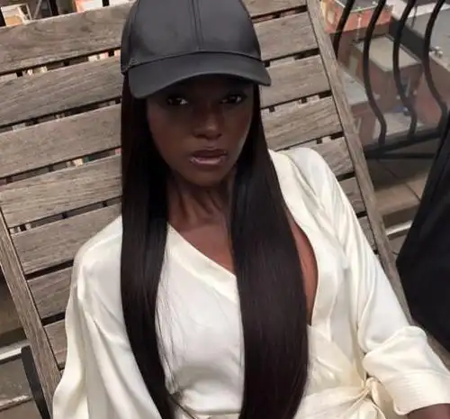 她被称为最美"黑色素"女孩,皮肤超黑五官精致