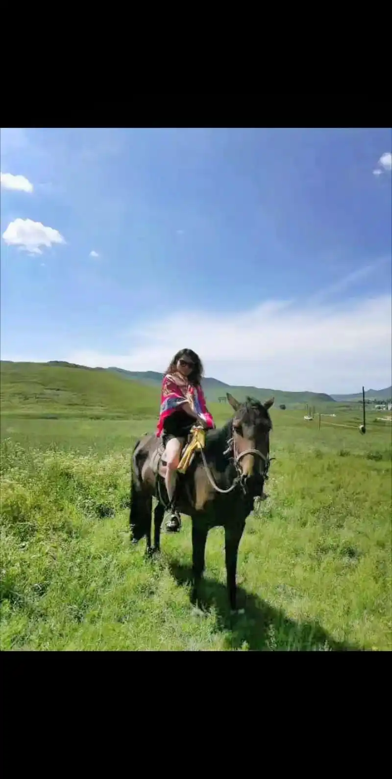 闲暇之余,无意间翻看到这几张照片,满满的回忆,因为第一次骑马,胆小