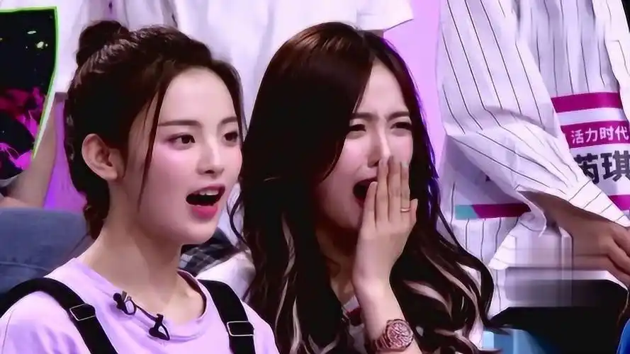 王一博大型"吃醋"现场 杨超越被惊出表情包