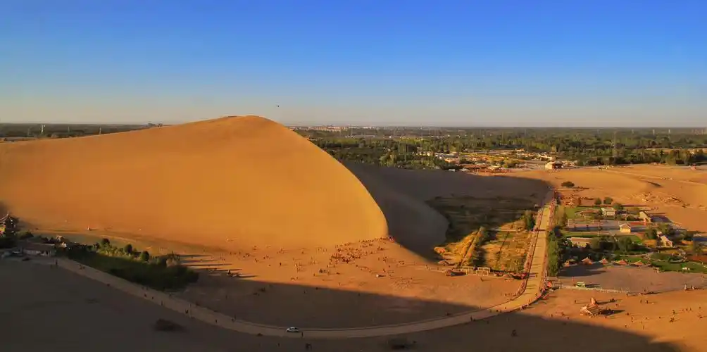 敦煌月牙泉:月牙早没了,泉也快干了 会成为下一个罗布泊么?