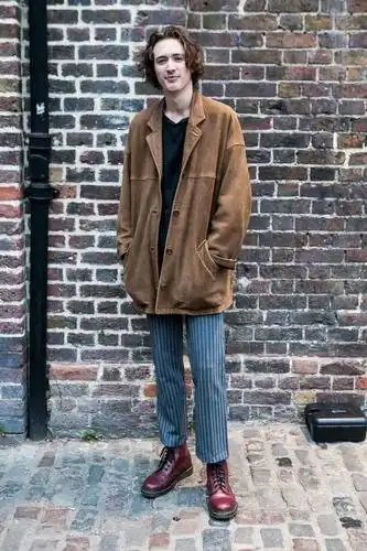 李现朱一龙挑战90年代穿搭复古风十足