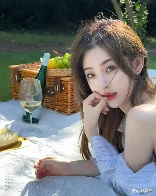 小清新的美女果断收藏起来睡觉之前好好欣赏一下