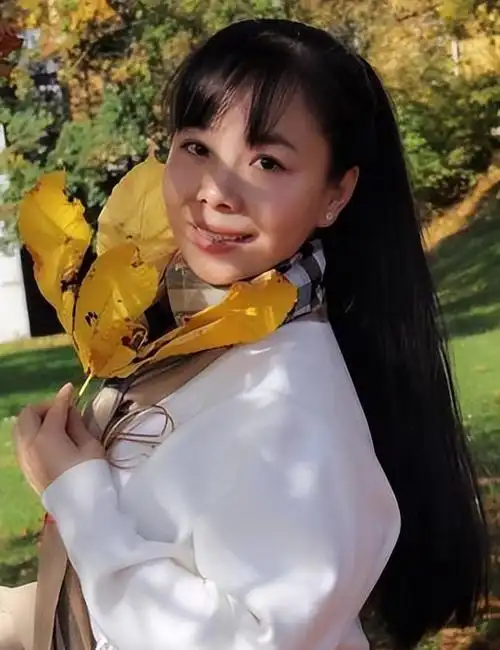 数载光阴匆匆过,李飞亦步王二妮后尘,踏上北京之旅.