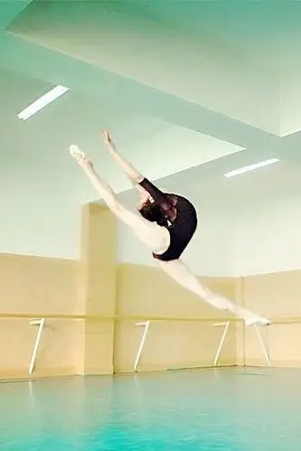 罗旖旎 四川大学艺术学院 罗旖旎,就读于四川大学艺术