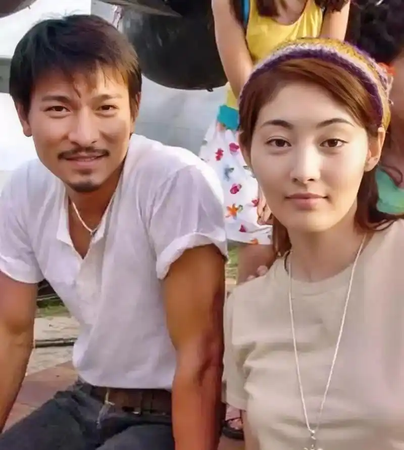 2000年刘德华拍第100部电影时留下的珍贵照片.