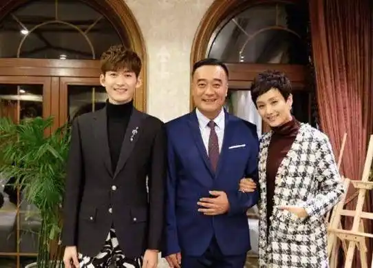 51岁时尚犹存,"儿子"是当红大明星,女儿更是奥运冠军_张翰_李颖_电视