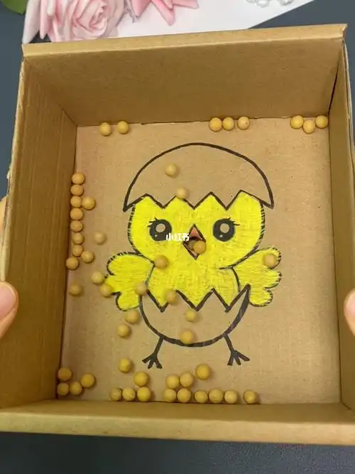 家里的纸盒不要扔,来做简单有趣的小鸡吃米,锻炼孩子的专注力和手眼