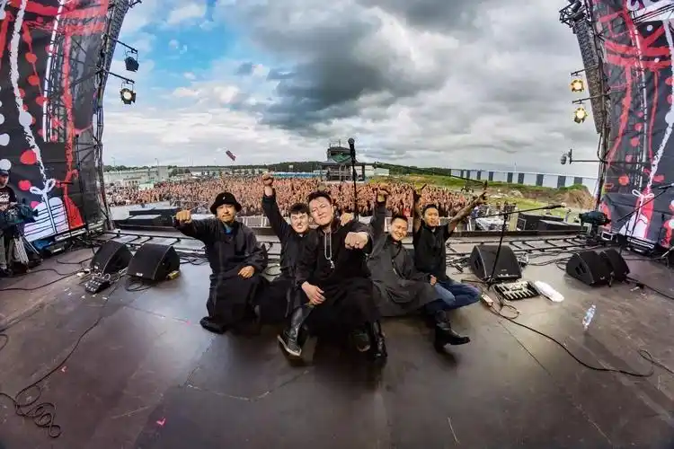 一只纯粹的蒙古民族摇滚乐队九宝乐队