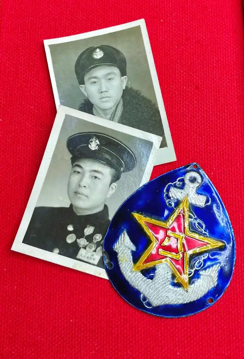 中国人民解放军海军五十年代帽徽