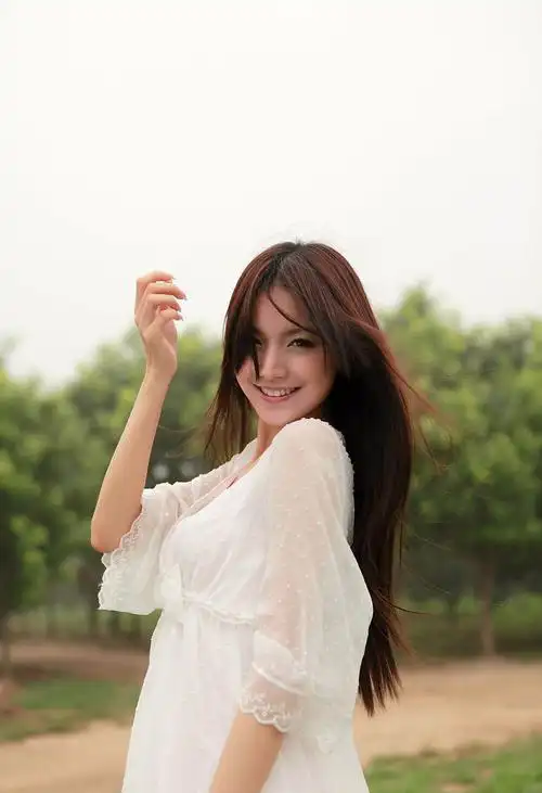 清纯美女 叶熙祺甜甜超薄蕾丝群街拍春装写真