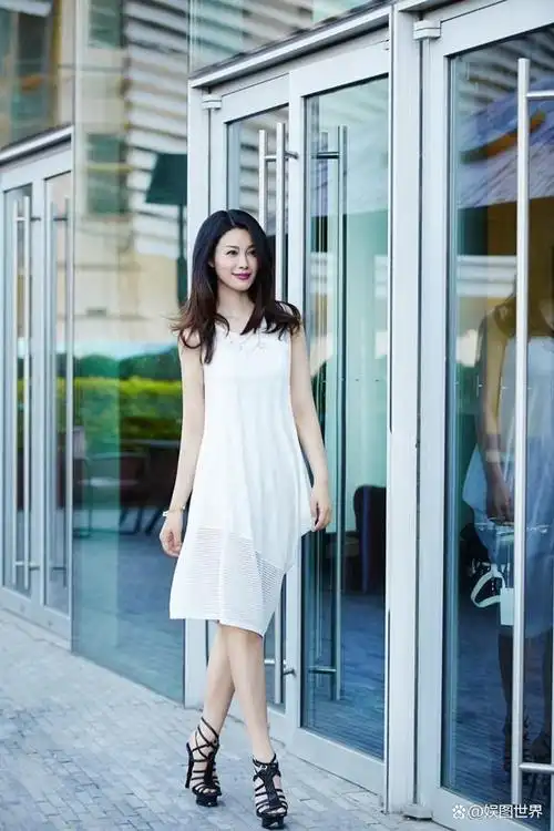 贵州贵阳女演员于娜清新靓丽