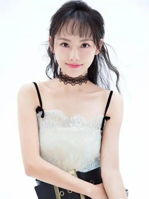 张嘉倪20岁-36岁颜值变化,一直都好美,这姿色很难不艳压女主啊!