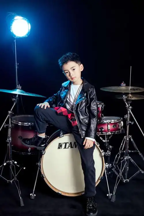 爵士鼓的帅小孩(ω)