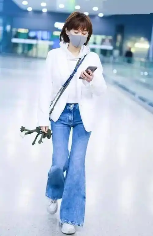 王子文告诉你:卫衣不该搭配半身裙,短靴才更吸睛!