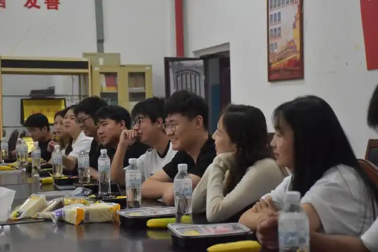 体育学院召开2024届毕业生主题团日活动