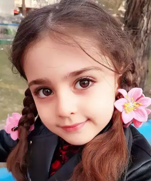 她被网友誉为全球最美的小女孩mahdis,美得就像小天使