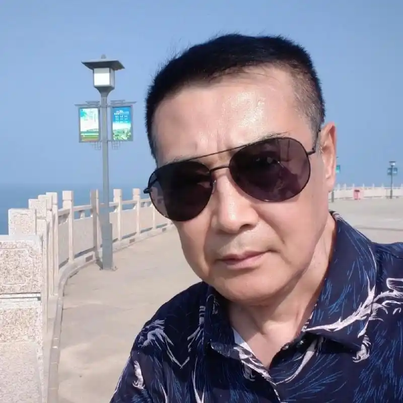 每当看到这个大叔头像,我都会想起那些美好的回忆,感受到那份深深的