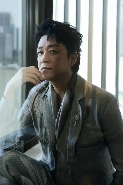 潘粤明亮相gq creative灵感派对 张驰雅致体验非凡异世界_背景_格调_