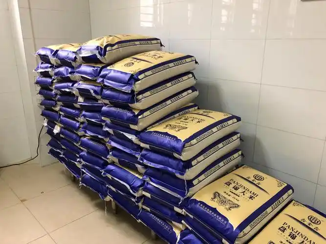 大米和调味品的储存量控制在一周左右用完,保质保鲜.