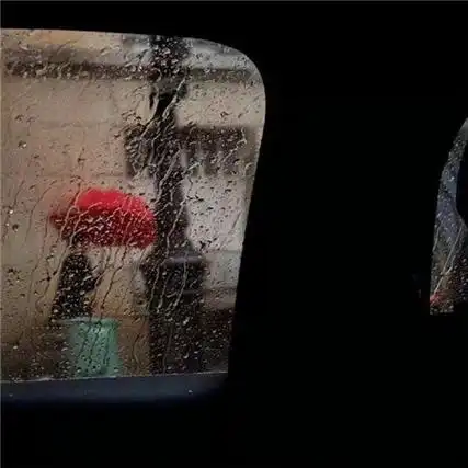 下雨天朋友圈说说配图伤感 伤感心碎下雨素材合集_1