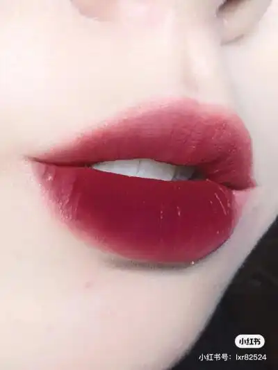 兰蔻#507 95 扛起秋冬大旗的红酒浆果色,微醺波尔多葡萄酒,哑光质地