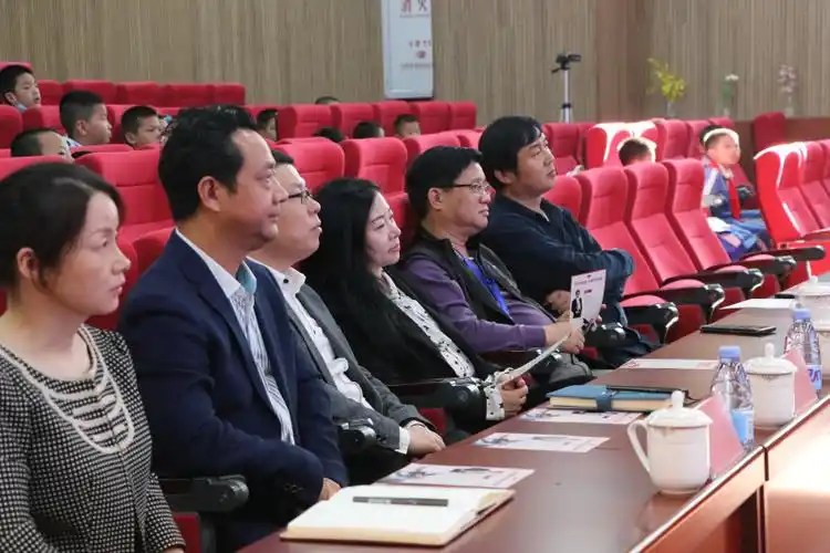 建党100周年深圳市中小学四个一百首名曲名家名师进校园