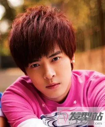 男生染发颜色推荐红色系染发洋气显白