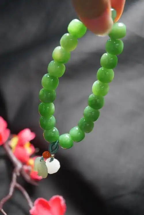 和田玉碧玉阳绿色苹果绿老型珠手串手链手饰玉石手饰