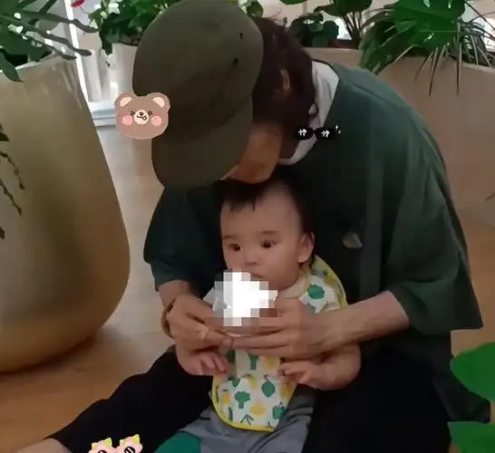 向佐自称保姆叫郭碧婷大小姐怎么回事_向笙正脸照片曝光 - qq业务乐园