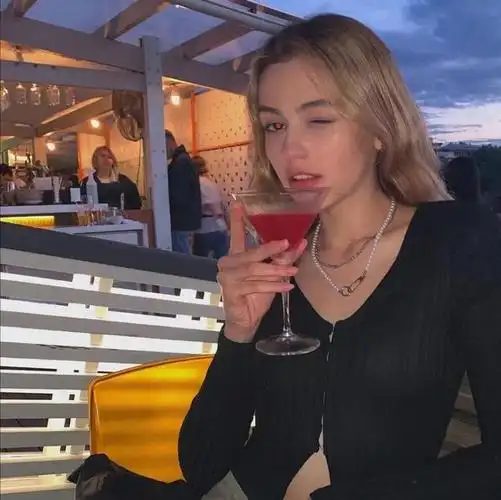 朋友圈背景图|如约而至的你 举报/反馈