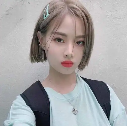 发量少短发发型(发量少的女生建议发型)