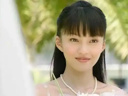 还记得她吗?她是《海豚湾恋人》中的小瓶盖,13年后长这样了