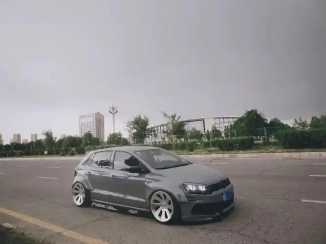 水泥灰宽体小钢炮天山脚下的polo你服吗