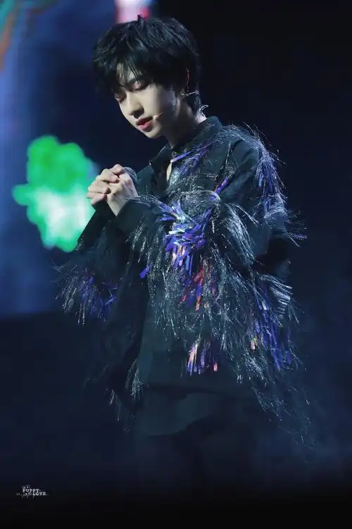 月光少年贺峻霖