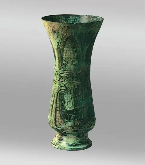 腹部一侧有五枚横排乳钉,是我国目前发现最早,最精美的一件青铜酒具