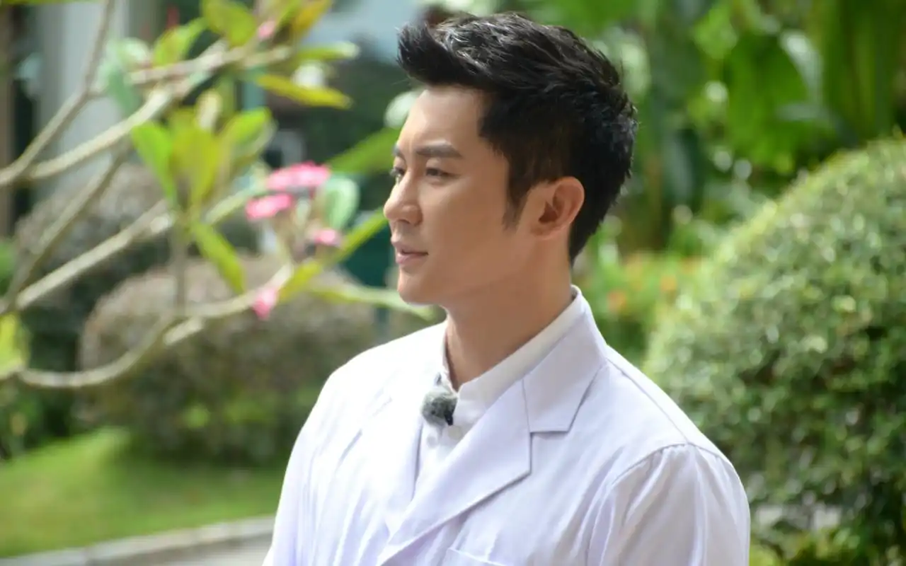 李晨与背心吊带辣妹买醉到凌晨五点,疑似释怀与范冰冰过往