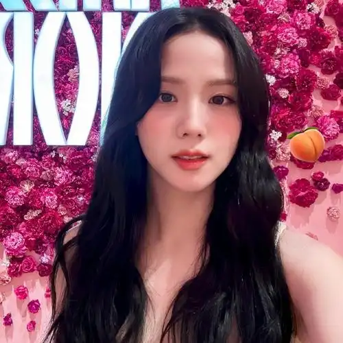 金智秀缎面碎花礼裙##金智秀