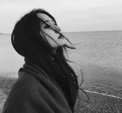 网易云热评:失望是一天天积累的,离开是很长的决定