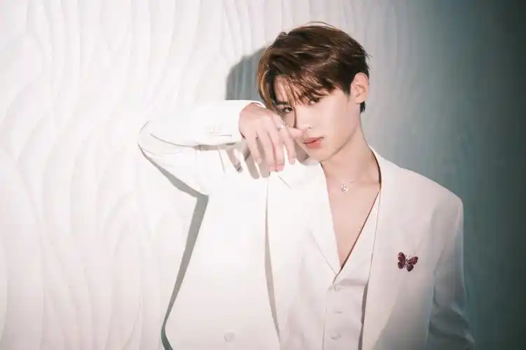 黄明昊l独一无二的闪耀