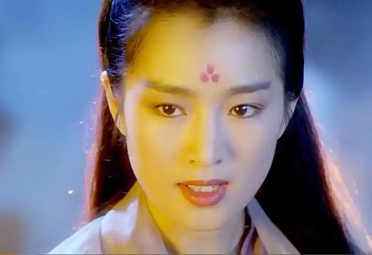 巩俐在新天龙八部之天山童姥中也有英气的美